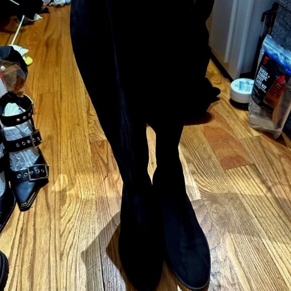 Small Black suede round tip boots - Picture 1 of 2